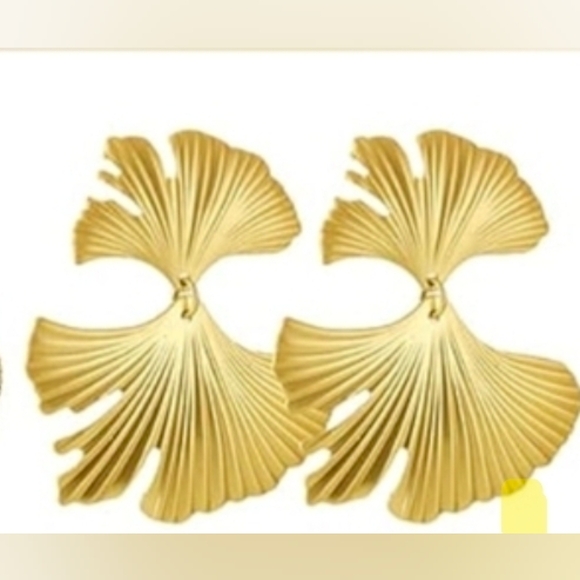 2 pairs Gold Fashion Geometric Earrings Exaggerated Statement Lightweight! - Picture 2 of 4